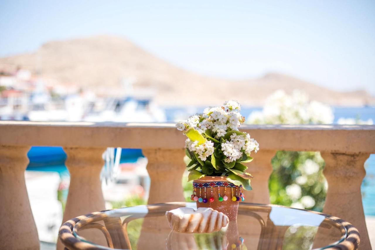 Annas Houses Chalki Town ภายนอก รูปภาพ