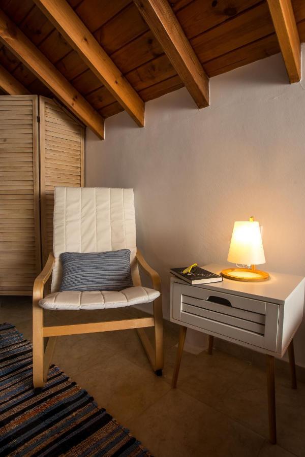 Annas Houses Chalki Town ภายนอก รูปภาพ